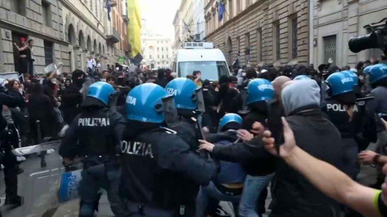Scontri nelle piazze, maxi blitz della Digos in 18 città: 51 minorenni coinvolti